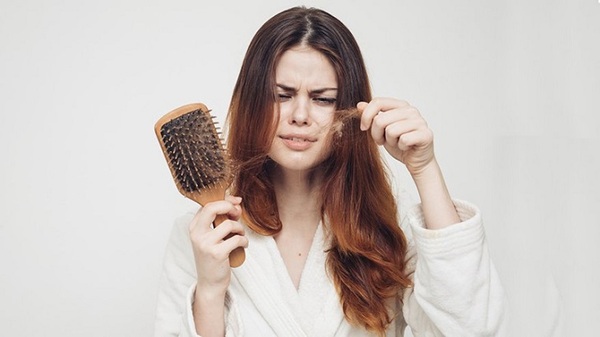 Rụng tóc nhiều là bệnh gì? Cách khắc phục rụng tóc nhiều Rụng tóc nhiều là bệnh gì